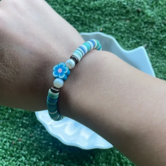 Bloomer Bracelet - Picture 3 of 3